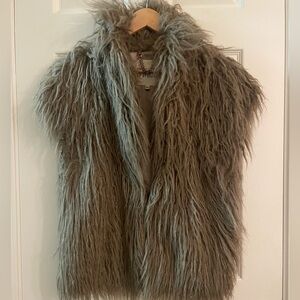 ☃️ BB Dakota Women’s Shaggy Faux Fur Vest in Brown